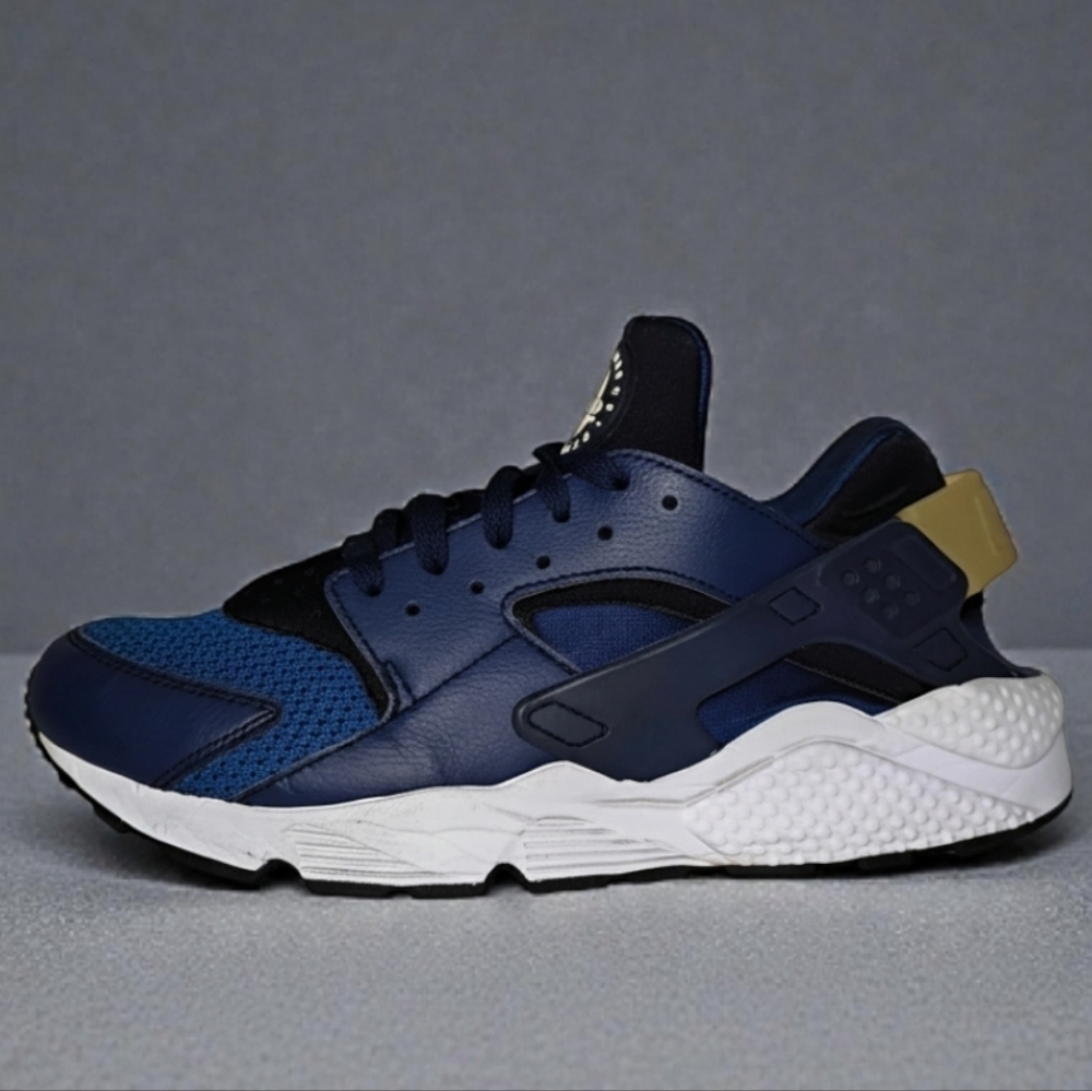 Nike Men’s Navy Blue Black White Sneakers with Gold Accent